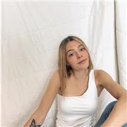 Studentessa universitaria con diploma scientifico indirizzo artistico conseguito con 100, disponibile ad aiutare in piu materie